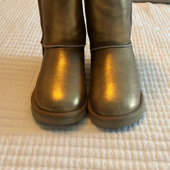 Cosy Gold Leather Boot - Picture 6 of 9